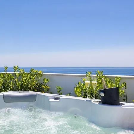 Luxury Penthouse With Jacuzzi, Sea View And Gym Estepona